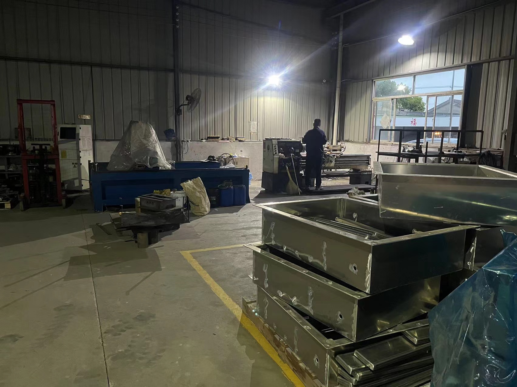 公司華北辦喜接12條船的鋁質汽水分離百葉窗大單(圖1) d1f28c82411adb4439775cb6d9235a9.jpg