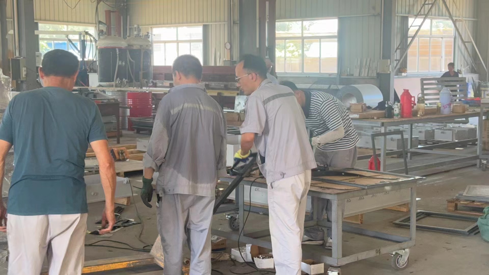 戰(zhàn)高溫，斗酷暑，為了生存，永勝人一直在努力